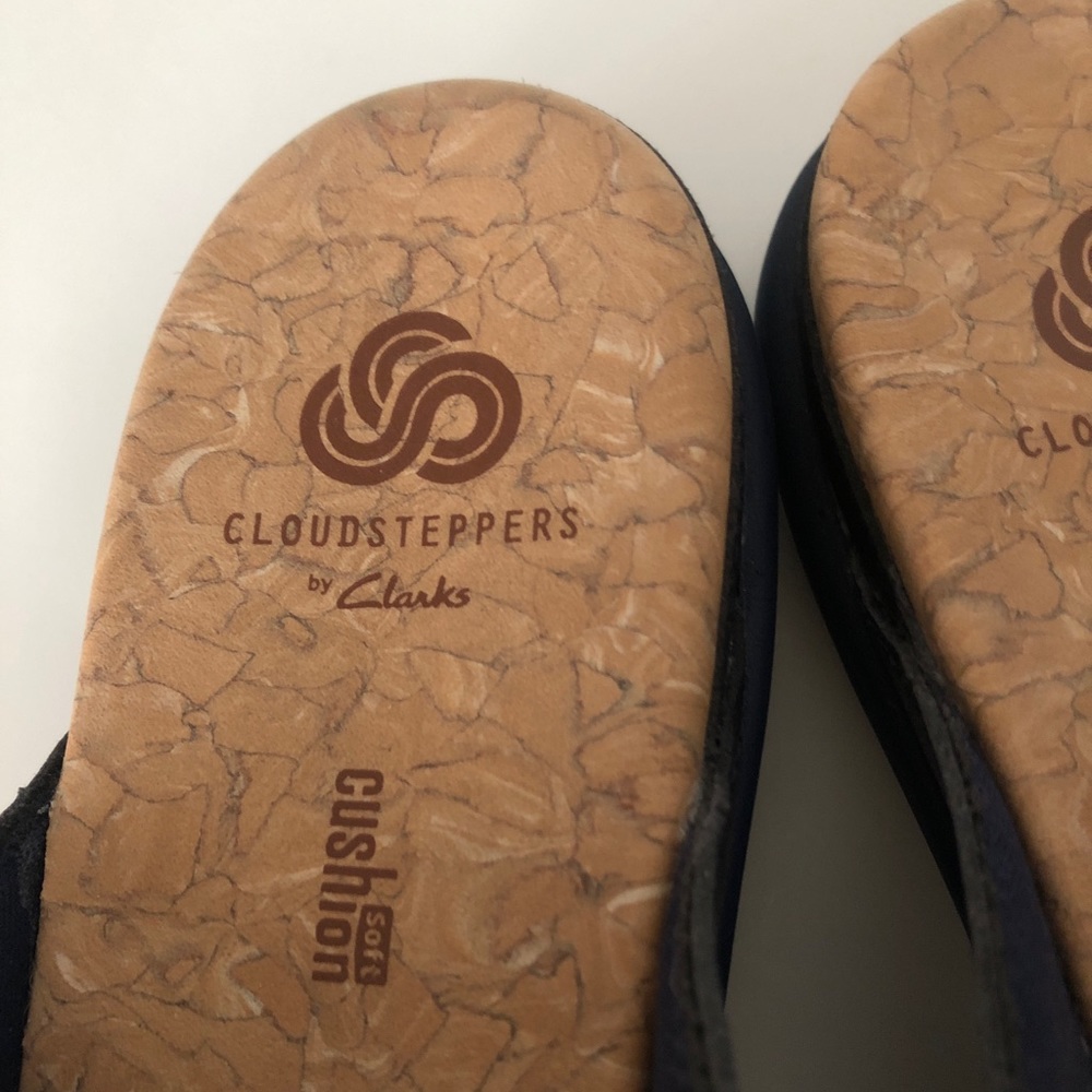 NOT FOR SALE. Clarks Cloudsteppers. Navy Thong Sandals. - Picture 7 of 7